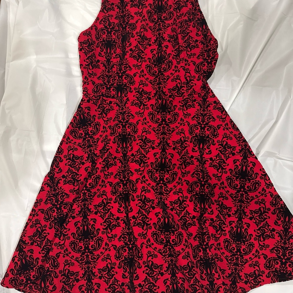 Elegant Red and Black Patterned Dress